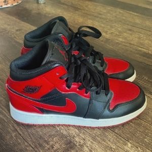 Air Jordan's 1 mid (GS) Youth size 4.5